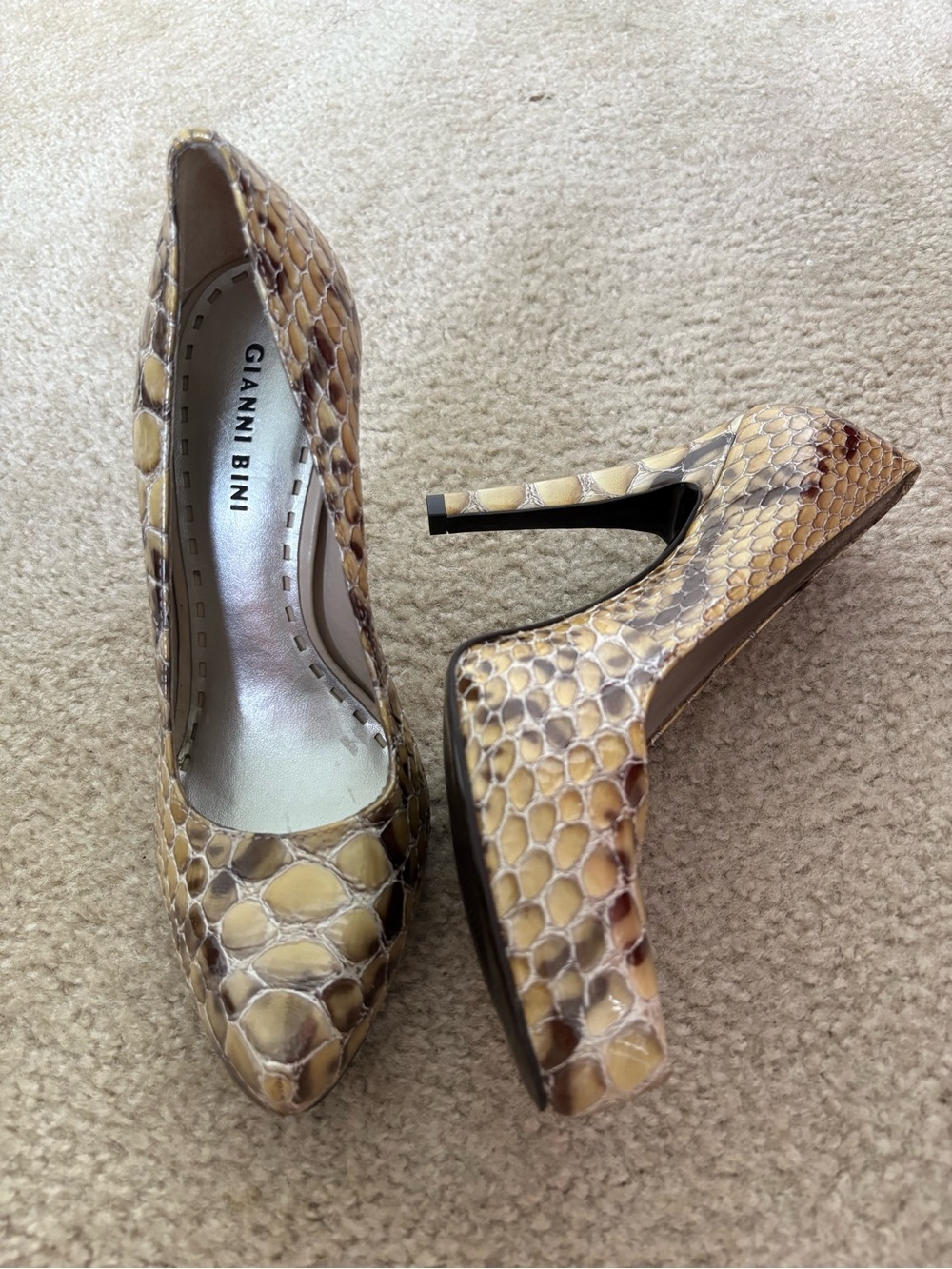 Gianni Bini Yellow Beige Snake-Print Pointed Toe Pumps